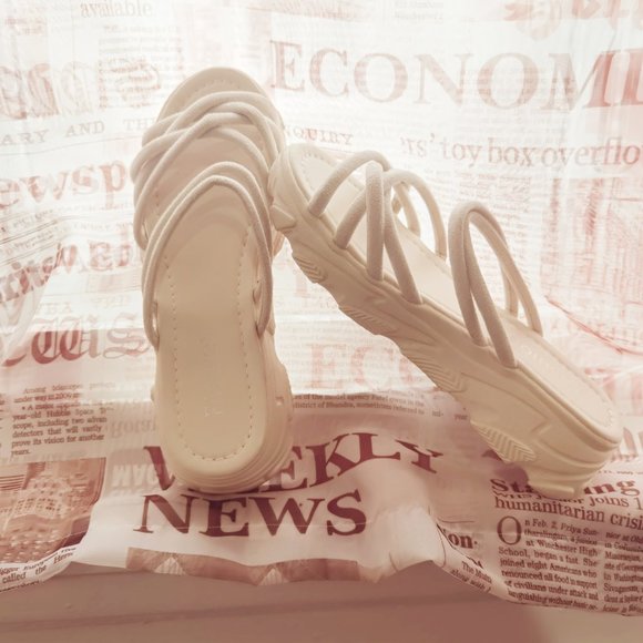 Beige apricot sandals flip flops - Picture 5 of 11